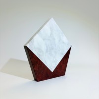 Trophée en marbre blanc géométrique patchwork, poli, gravé, imprimé UV, tendance mode, logo personnalisé, plaque de reconnaissance d'entreprise