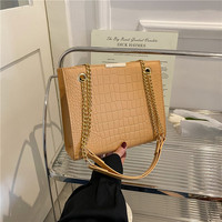 Petit sac de réunion carré en cuir PU gaufré, sac à main rétro tendance à bandoulière unique, sac bandoulière élégant vintage avec chaîne, mode