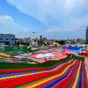 Toboggan arc-en-ciel pour aire de jeux extérieure, en plastique HDPE, pour utilisation dans les parcs publics - Product Image 1