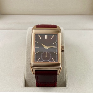 นาฬิกา Reverso รุ่นคลาสสิก หน้าปัดสีแดง ตัวเรือนทองหรู สายหนัง ดีไซน์ย้อนยุค หรูหรา ออกแบบพิเศษ นาฬิกาสองหน้า - Product Image 1