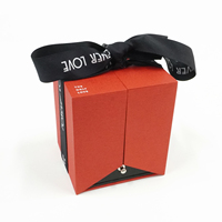 Boîte cadeau créative rouge à double ouverture pour bijoux |   Emballage personnalisé en gros avec accents de ruban noir, directement du fabricant
