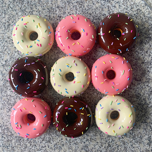 Donuts de 8.5cm con Doble Cara Decorada, Salsa de Chocolate y Chispas de Azúcar de Colores, Diseño Creativo y Novedoso, Modelo de Juguete - Product Image 6