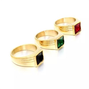 Anillo Cuadrado de Acero Inoxidable Chapado en Oro con Piedras Negras, Verdes y Rojas para Hombre - Product Image 1