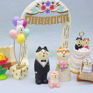 Japanese Style Zakka Cat Figurine Resin Wedding Cake Decoration Handmade Couple And Baby Set - Product Image 1
