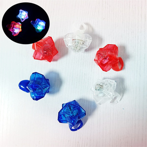 <span class=keywords><strong>Accessori</strong></span> e Decorazioni Patriottiche <span class=keywords><strong>per</strong></span> il Memorial Day, Giocattoli <span class=keywords><strong>per</strong></span> Bambini, Articoli <span class=keywords><strong>per</strong></span> <span class=keywords><strong>Feste</strong></span> del 4 Luglio, Anello Luminoso a LED - Product Image 2