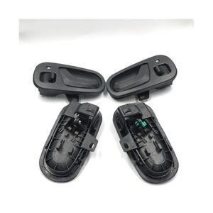 Manija de puerta Suzuki 83160-66E00 de plástico negro para reemplazo y reparación - Product Image 1