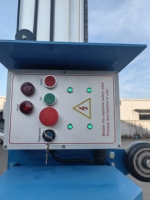 Le lève-charge portable est pratique pour le chargement dans les camions équipés de lève-charge en alliage d'aluminium.