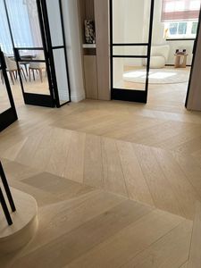 Parquet en <span class=keywords><strong>chêne</strong></span> européen massif multicouche Chevron 15 mm, finition naturelle, pour maison - Product Image 4