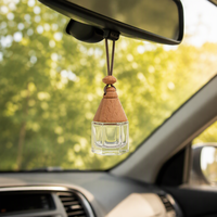 Bouteille diffuseur de parfum hexagonale en verre de 8 ml avec capuchon conique à 13 dents, rechargeable, vide, pour huiles essentielles, avec pendentif en bois de hêtre pour voiture