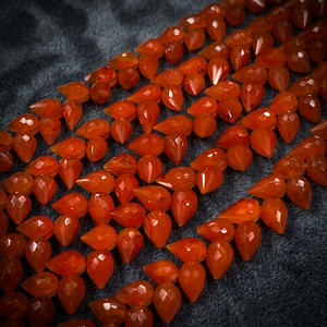 Cuentas de Piedra Preciosa Natural Semipreciosa de Cornalina Roja Facetada en Forma de Lágrima de 8 Pulgadas, 6-9 mm, para la Fabricación de Joyas - Product Image 1