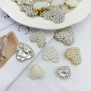 Vente en gros <span class=keywords><strong>de</strong></span> haute qualité Coeur décoratif bouton <span class=keywords><strong>de</strong></span> couture métal or alliage <span class=keywords><strong>de</strong></span> zinc perle strass tige boutons pour vêtements - Product Image 3