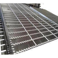 Marches d'escalier antidérapantes durables en acier inoxydable et acier au carbone composite pour sols extérieurs et systèmes de drainage de villas
