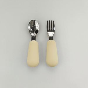 ชุดช้อนส้อมสแตนเลสสำหรับเด็ก ปลอดสาร BPA ด้ามจับซิลิโคนเป็นมิตรกับสิ่งแวดล้อม เกรดอาหารสำหรับเด็กวัยหัดกิน ชุดอุปกรณ์รับประทานอาหาร - Product Image 4