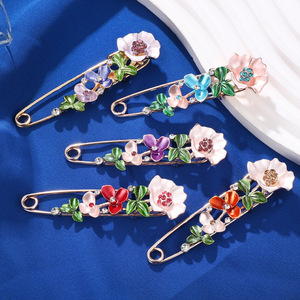 Flower Shape Decorative Brooch Rhinestone Embellished Zinc Alloy <b>Pin</b> <b>For</b> Scarf <b>Shawl</b> Clip Gift 7.5x1.8cm - Product Image 1