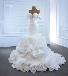 Vestido de Novia QUEENS GOWN, Estilo Sirena/Trompeta, Satinado, Diseño Sencillo, Hombros Descubiertos, Cuello en V, con Falda Voluminosa - Product Image 4