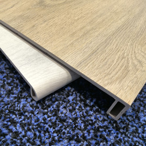 Luxe Pvc-Vloeren Binnenshuis Trapneus 300Mm Traptrede Kleur Bijpassende Plastic Hybride Lvp-Vloeren Trapneuzen - Product Image 2