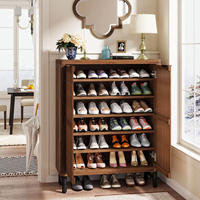 Meuble à chaussures sur mesure en bois rétro avec portes à lattes, grand rangement, étagère haute pour entrée de couloir