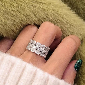 T0847 Anello di Diamanti Classico da Donna per Matrimonio, Taglio Baguette, Diamante Naturale Colore D Certificato GIA, Gioiello con Diamante Bianco - Product Image 3