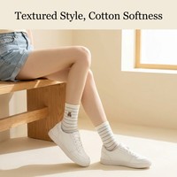 Chaussettes mi-mollet en coton peigné tricoté à rayures animales antidérapantes personnalisées OEM pour femmes, antibactériennes, déodorantes, respirantes, pour usage quotidien en hiver