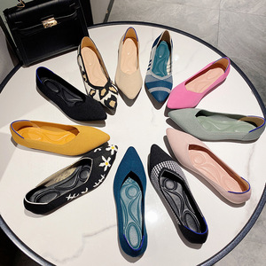 Venta al por mayor de fábrica OEM: Zapatos planos sin cordones de punta puntiaguda, <span class=keywords><strong>mocasines</strong></span> tipo calcetín de punto volador, bailarinas de vestir para caminar con estampado de cuadros y leopardo - Product Image 1