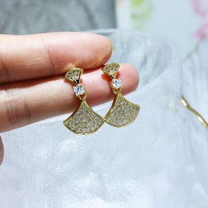 Boucles d'oreilles clous élégantes de style vintage exotique, bijoux chics pour femmes, à porter au quotidien, pour tenue de soirée, accessoire cadeau - Product Image 6