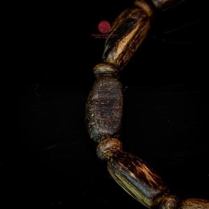 Bracelet en bois d'agar naturel, qualité presque gemme, perles d'oud authentiques, taille moyenne pour femme, bijoux de luxe faits à la main - Product Image 5