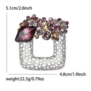 Broche de Flor Cuadrado de Aleación Hueca Chapado en Oro con Diamantes de Imitación, Diseño de Moda, Regalo de Lujo para Fiesta de Compromiso y Boda con Baño de Oro - Product Image 5