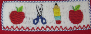 Ensemble de vêtements pour filles brodés à la main, tenue pour la rentrée scolaire, haut à rayures bleues, short rouge, vêtements brodés avec un crayon Apple - Product Image 3