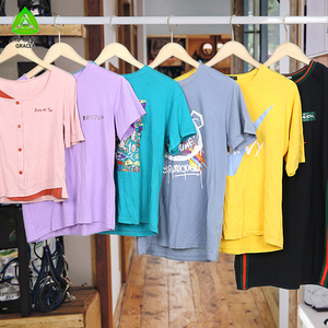 T-shirts d'été usagés mixtes pour femmes en vente Ballots de <span class=keywords><strong>vêtements</strong></span> d'occasion à bas prix - Product Image 1