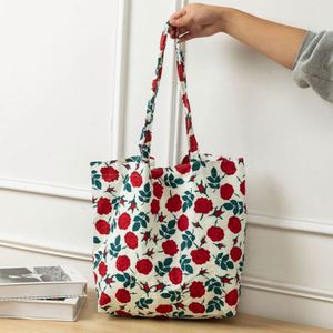 Sac fourre-tout en polyester avec impression par sublimation de fleurs, logo personnalisé, fourni directement par l'usine - Product Image 6