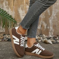 Chaussures décontractées pour femmes, baskets tendance pour femmes, chaussures de marche en daim marron, baskets plates à lacets, style rétro