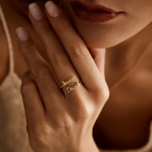 Anneau personnalisé en acier inoxydable neuf, double nom, plaqué or, cadeau <span class=keywords><strong>de</strong></span> Saint-Valentin, d'anniversaire pour les amoureux et les amis - Product Image 4
