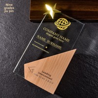Trophée Médaille d'Honneur Personnalisé en Bois Massif avec Plaque en Verre Glaçuré Gravée – Récompense de Compétition