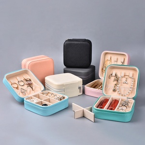 Grosir kotak perhiasan tampilan perhiasan Travel Mini Organizer penyimpanan cincin portabel kotak perhiasan kulit Pu kecil Logo kustom