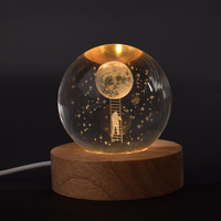 Lampe de table personnalisée sculptée en 3D à l'intérieur de cristal étoile Saturne blanc chaud socle en bois cadeau pour enfants décor de chambre veilleuse LED