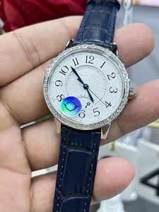 Montre phase de lune à lunette en diamant blanc de qualité supérieure pour femme avec logo de designer montre de rencontre personnalisée - Product Image 5