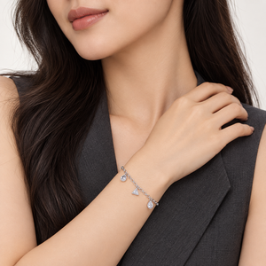 Bracelet à trois breloques en zircon, chaîne à maillons ovales plaquée or 14 carats avec pendentifs poire et triangle, options couleur or et argent, pour femme - Product Image 5