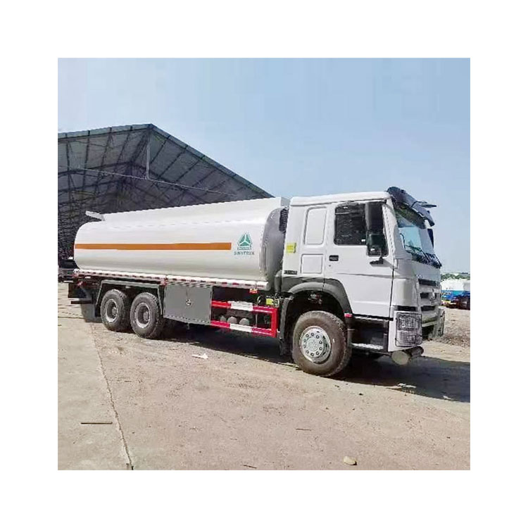 Howo 30000 Litters Fuel Oil Bowser Tanker Truck with Pneumatic Control System New Condition Manual Transmission 6x4 Drive Wheel