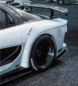 Kit Carrozzeria Stile Vorsteiner: Paraurti Anteriore e Posteriore, Minigonne Laterali, Diffusore Posteriore, Alette, Passaruota Allargati, Cofano - Vendita Diretta dalla Fabbrica per RX7 - Product Image 5