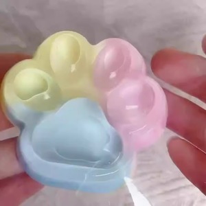 ของเล่นบีบแมวนุ่มสีรุ้งน่ารักแบบใหม่ เนื้อเจลลี่เหนียวเหนอะหนะ สีชมพู บรรเทาความเครียด ของขวัญสำหรับวัยรุ่นและผู้ใหญ่ พกพาสะดวก - Product Image 3
