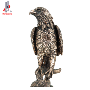 Artigianato artigianale Falcon in resina di alta qualità da 18 pollici - Product Image 5