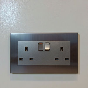 MGA presa <span class=keywords><strong>Twin</strong></span> UK Switched all'ingrosso di alta qualità e di alto livello adatta sia per ambienti domestici che industriali - Product Image 1