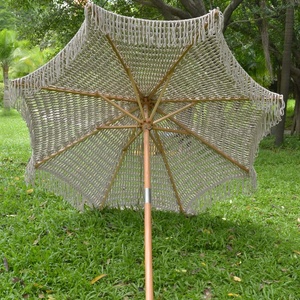 Vente en gros Parapluie de plage en macramé Poteau en bois portable personnalisé de haute qualité avec glands - Product Image 2