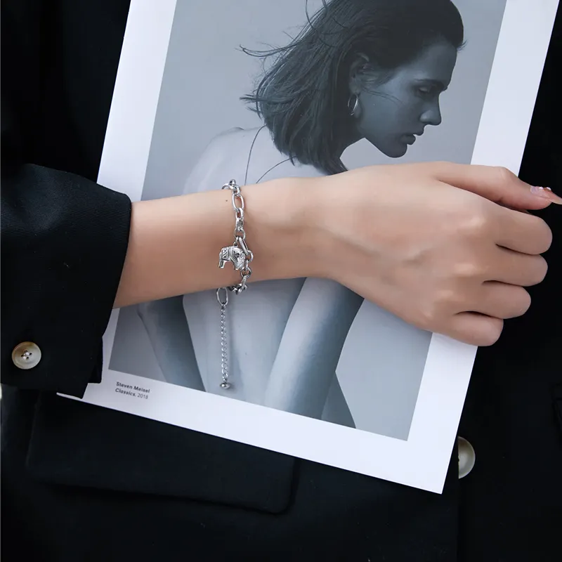 Nuovo braccialetto fortunato elefante da donna Versatile in acciaio inossidabile con Design resistente all'acqua disponibile in oro perla argento