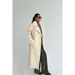 Manteau en duvet blanc cassé pour femme avec détails boutonnés - Product Image 2