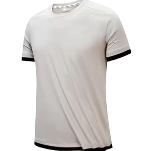 T-shirt de performance pour homme avec logo personnalisé, blanc crème, haut d'entraînement avec poignets et ourlet côtelés contrastants noirs pour la gym et l'athlétisme - Product Image 1