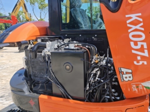 Mini-excavatrice d'occasion Kubota KX057-5 de 5,5 tonnes avec installation gratuite et prix abordable, idéale pour les travaux de terrassement - Product Image 5