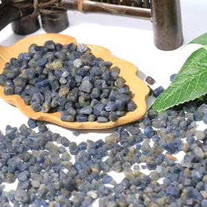 Diskon besar-besaran batu penyembuhan kristal mentah korundum biru alami kasar untuk dekorasi meditasi
