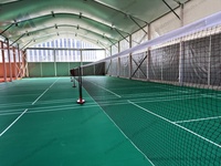 Tente de sport professionnelle de grande envergure pour l'extérieur Couverture en PVC Structure en A Tennis Football Pickleball Padel Court Tente Exposition