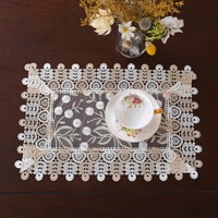 Nappe de table en dentelle creuse soluble dans l'eau de style vintage blanc en gros, élégante décoration florale pour la maison, chemin de table pour mariage